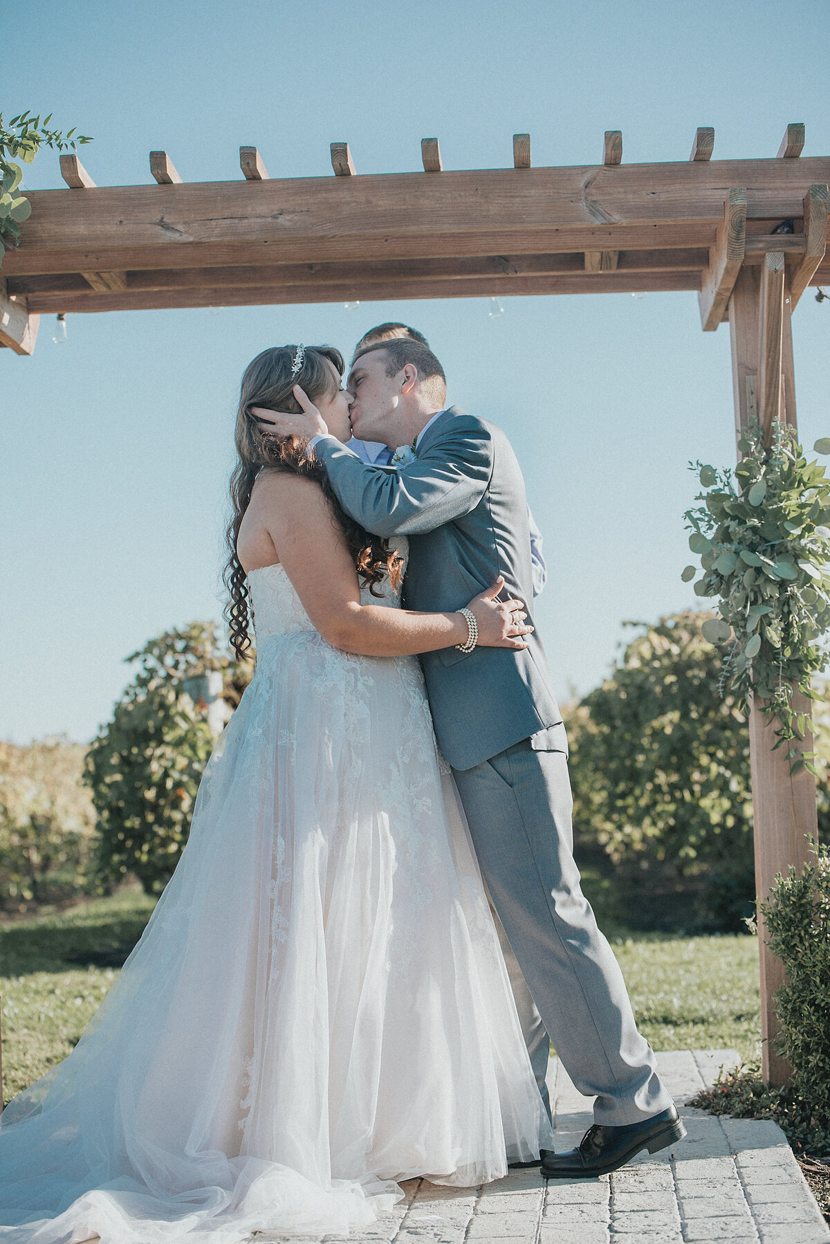 wedding | harpor's vinyard | Iowa Wedding Photographer | Playlife | Getting Ready | Bride_0183
