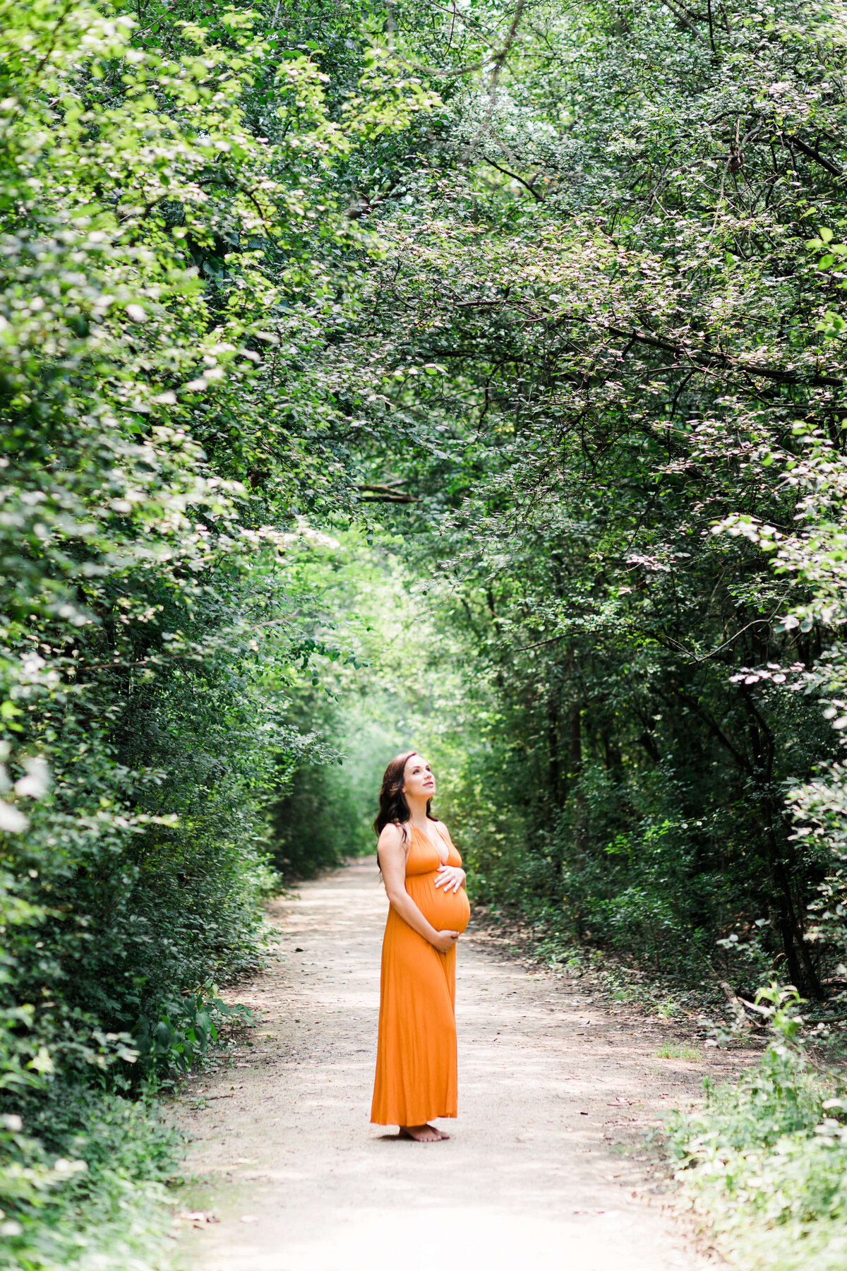greenery-filled-forest-preserve-maternity-session