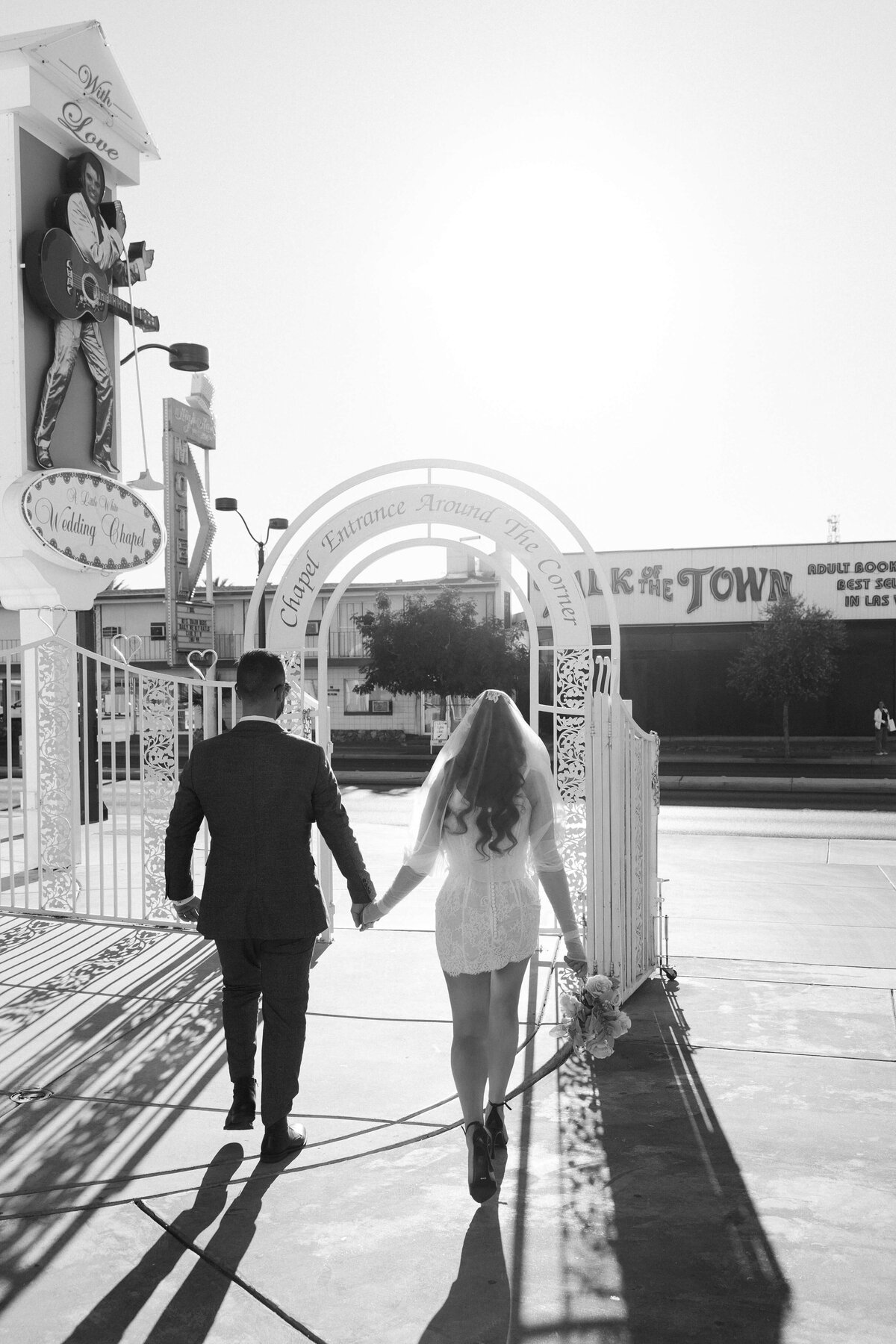 25riskyexposure_aimee-adrian_las-vegas-elopement-photography