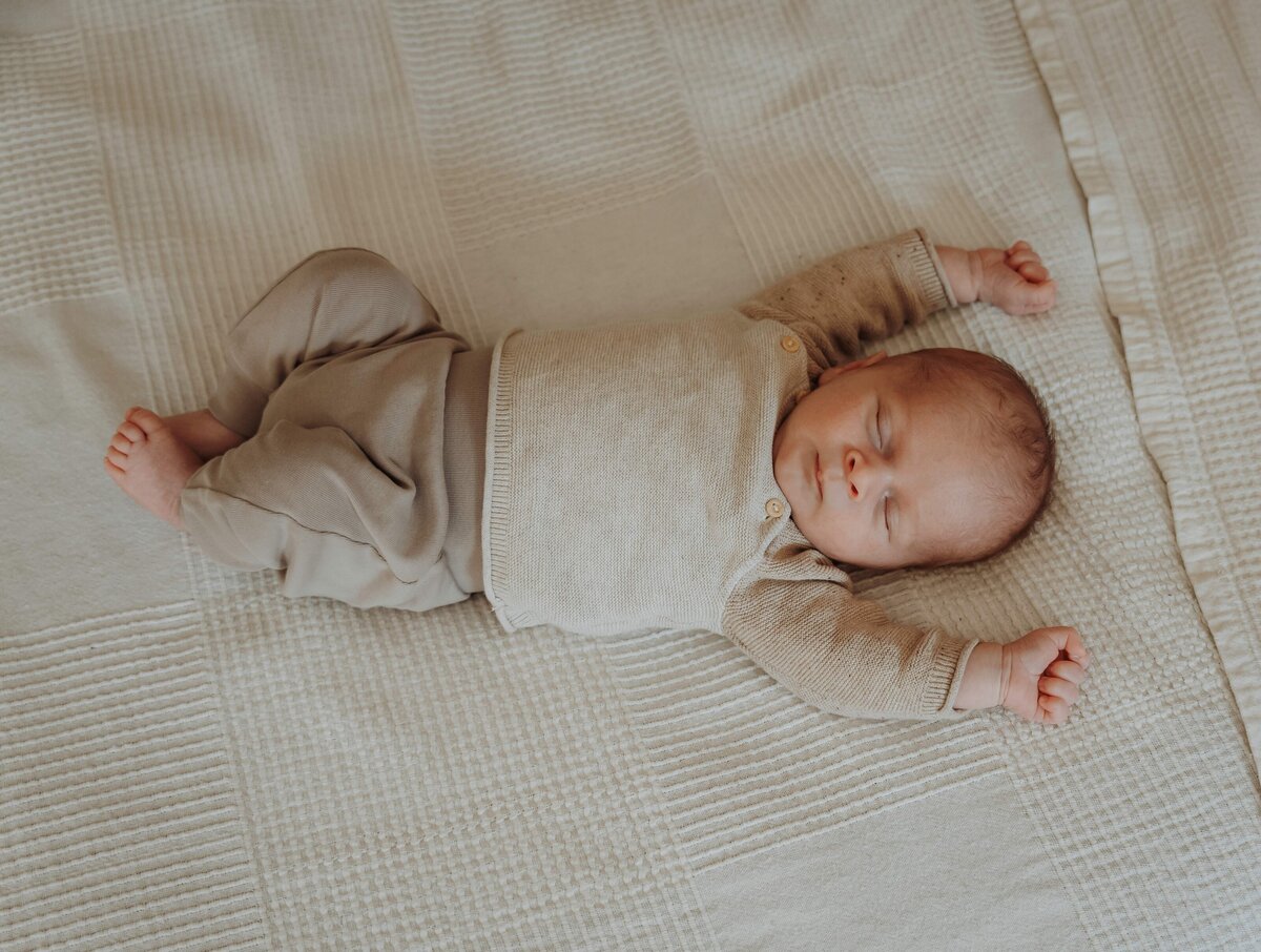 Newborn fotograaf limburg, Newborn fotograaf, Newborn fotograaf haelen, Newborn fotograaf roermond, Newborn fotograaf leudal, Newbornshoot haelen, Newborn shoot leudal, Newborn shoot roermond, Newborn fotografie in de buurt van haelen