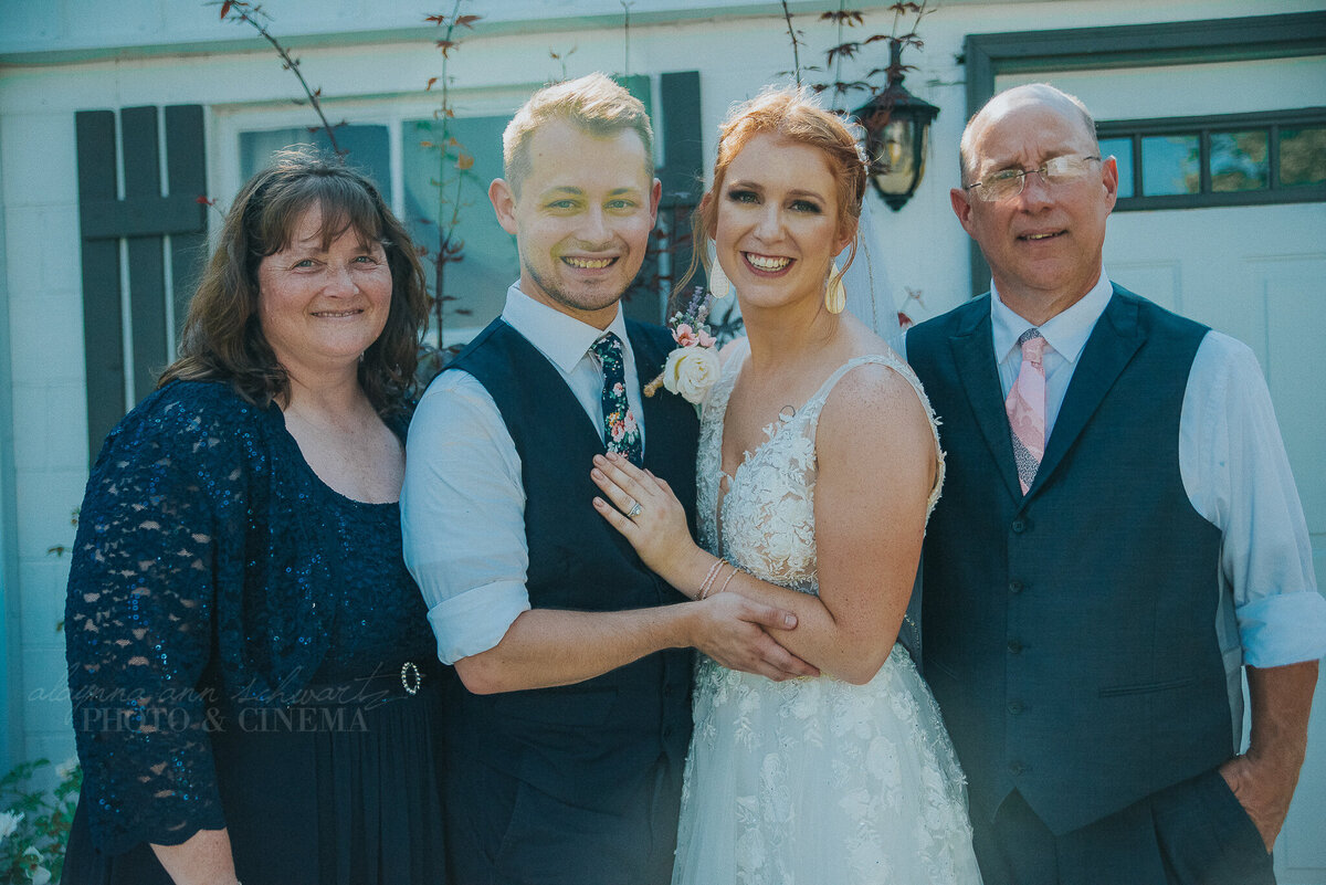 family formals _ alaynna ann schwartz _ harpors vinyard _ iowa photographer _ playlife photography_0181