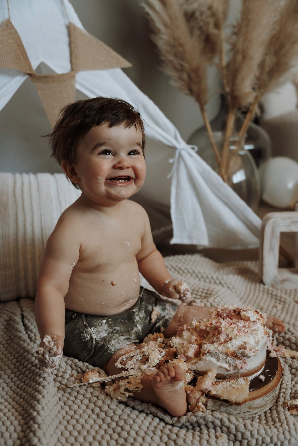 cakesmash fotograaf limburg, cakesmash fotograaf, cakesmash fotograaf haelen, cakesmash fotograaf roermond, cakesmash fotograaf leudal, cakesmashshoot haelen, cakesmash shoot leudal, cakesmash shoot roermond, cakesmash shoot, cakesmash fotograaf, cakesmash fotografie, cakesmash, cakesmash voor 1e verjaardag, cakesmash fotografie leudal, cakesmash fotografie in de buurt van haelen