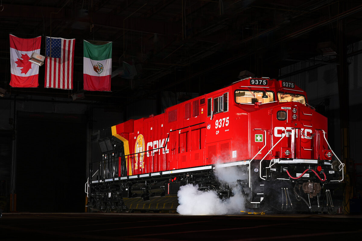 kansas-city-marketing-photography-products-0107-red-train-engine-in-dark-setting