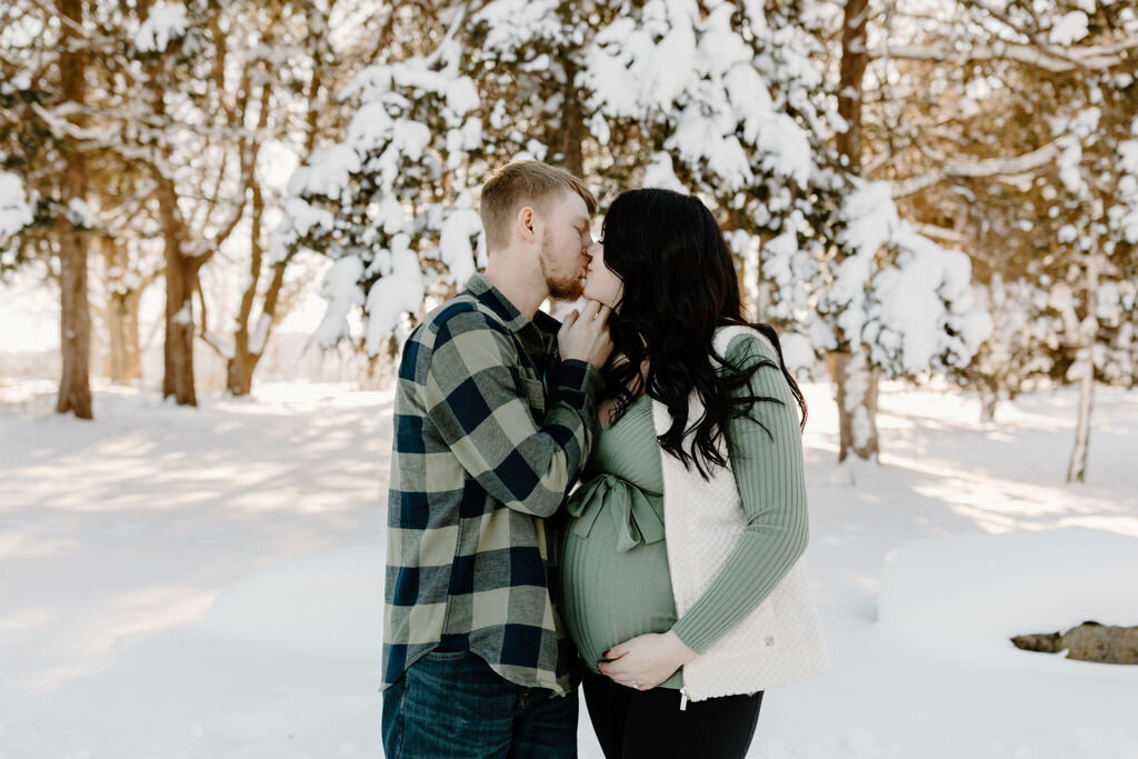 christina_ney_photography_wedding_engagement_lifestyle_photographer_dubuque_iowa_wedding_planning_assistance_adventurous_bold_laidback Family Photography94