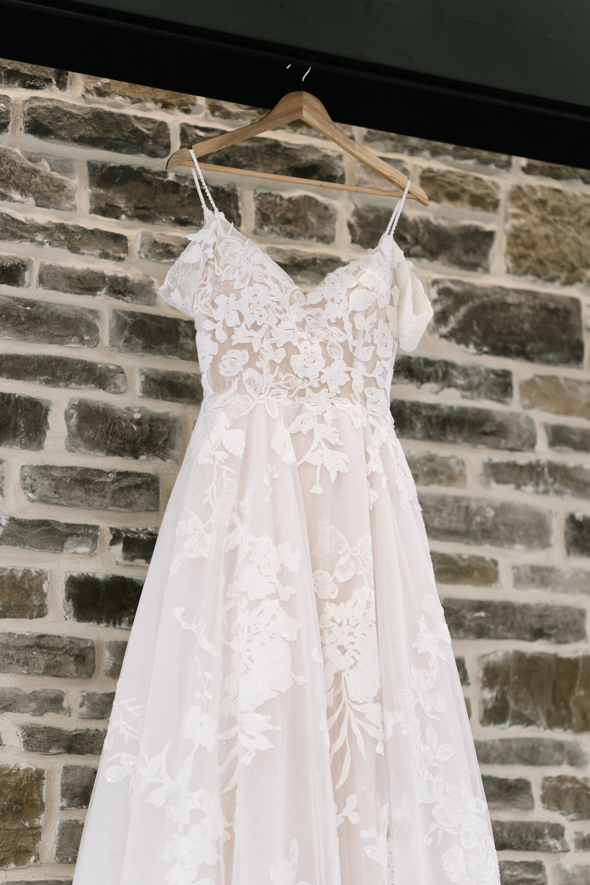 kraber-the-gathering-grounds-iowa-wedding-1