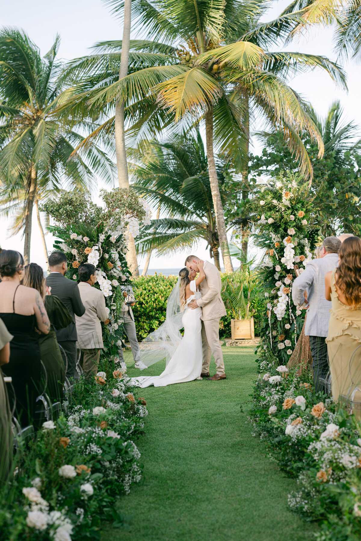 Kristen Weaver Photography Orlando Florida Destination Photographer Worldwide Wedding Editorial Fashion Inspired Clean Film KWP -0910