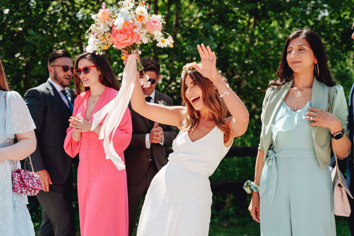 Issy-and-Bella-Floral-Design-Wedding-Florist-Herefordshire-Haybarn-House-J-L31