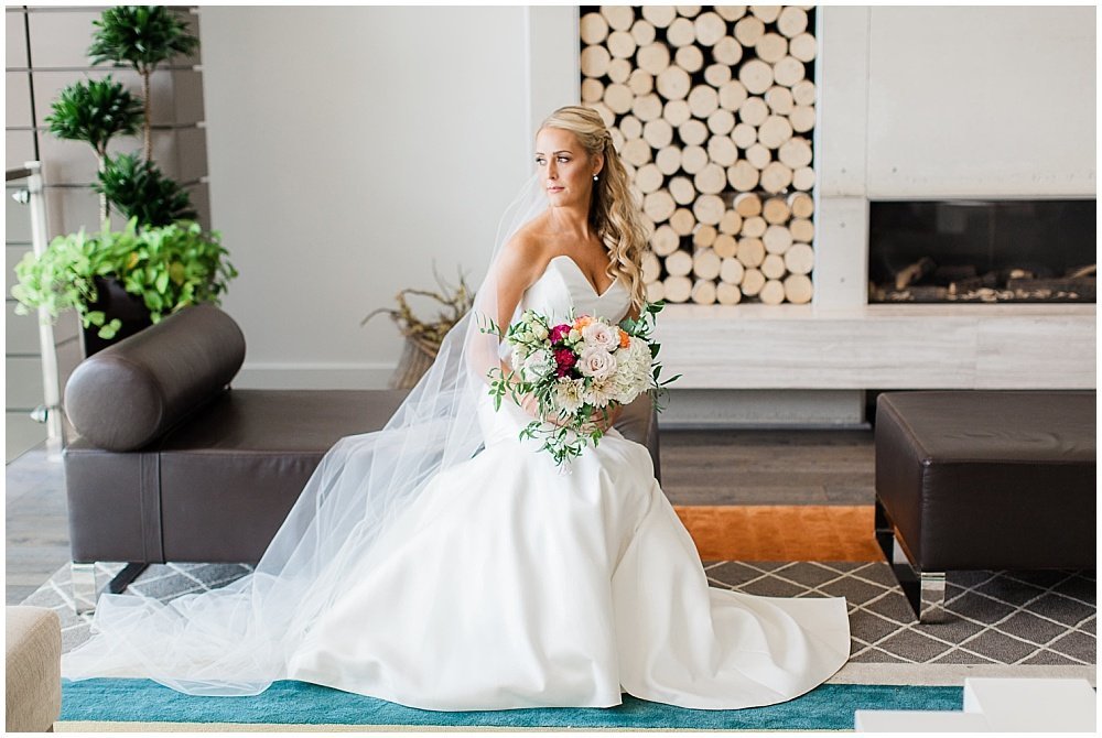 Canal-337-White-Green-Elegant-Wedding-Jenny-Haas-Photography-Jessica-Dum-Wedding-Coordination_photo__0011