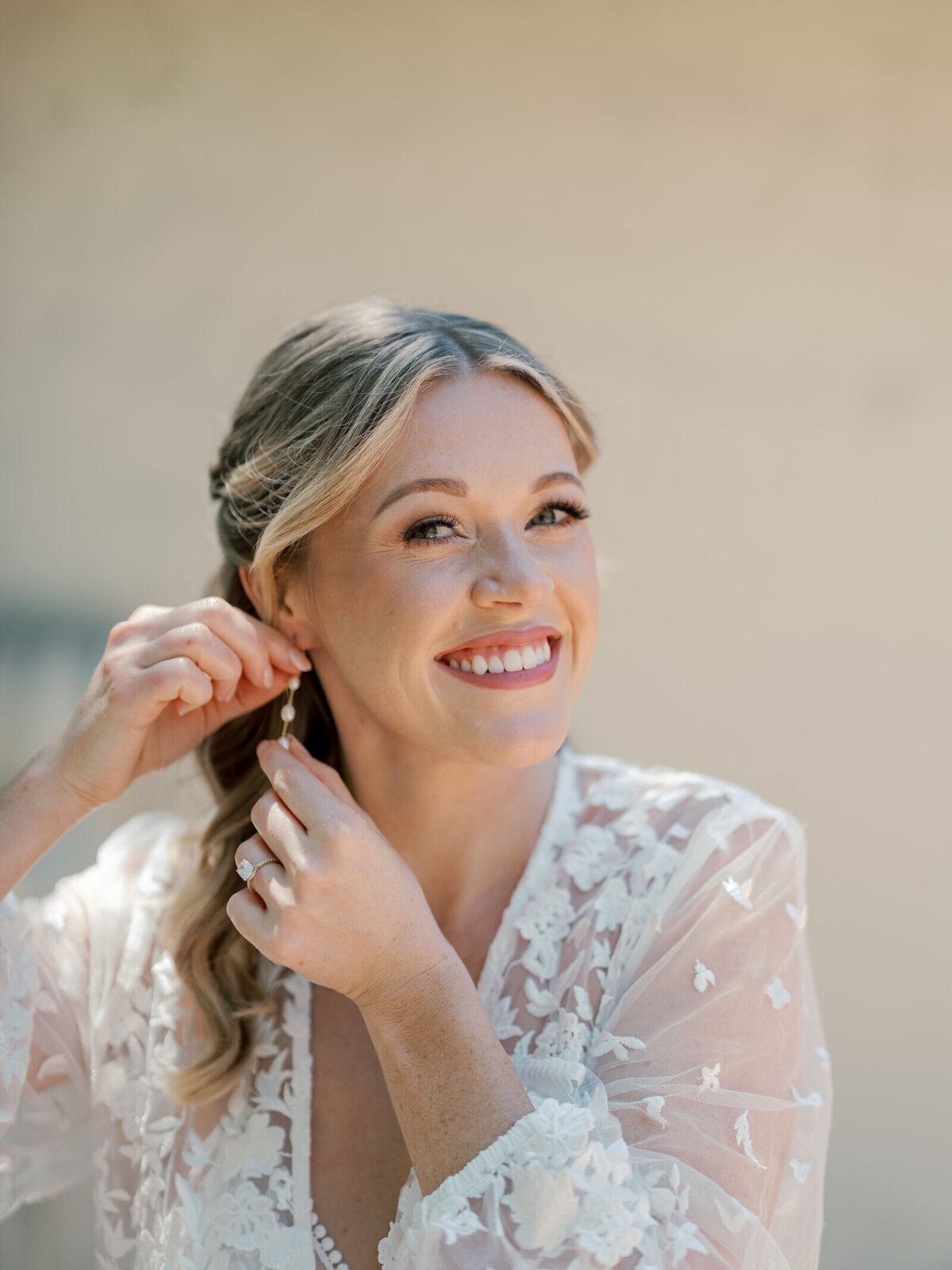 bride-getting-ready-earrings-7HM-W