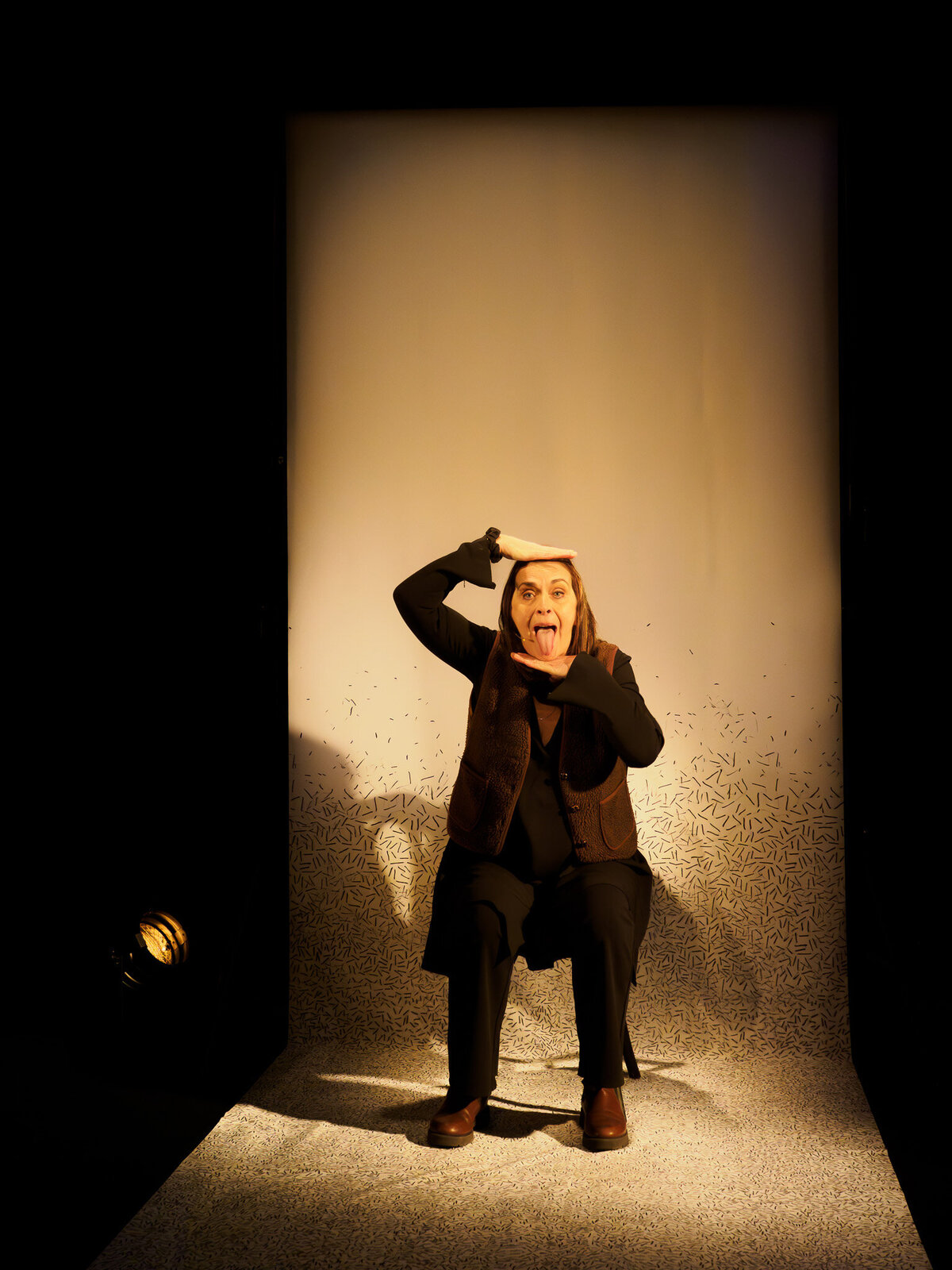 LA FILLE QUI SE SAUVE Cie Amonime TexteCléa Pétrolesi et Catherine Le Hénan_1270021-3-Enhanced-NR