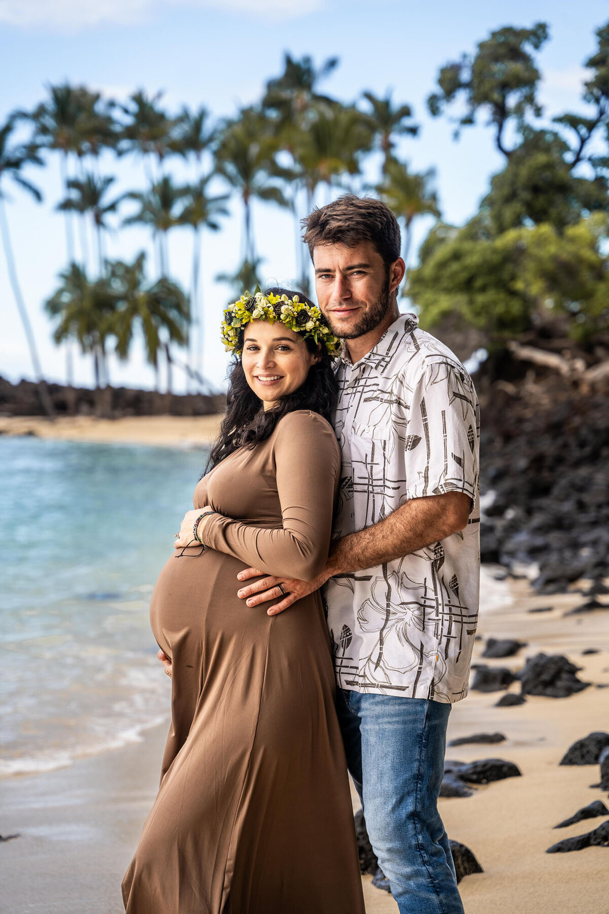 Hawaii engagement photography for maternity session on the beach
