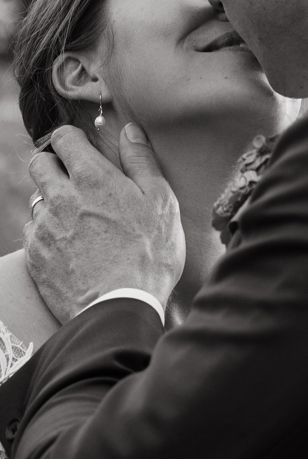 Danielle-Aisling_Ottawa_Elopement_HT_6-13_websize