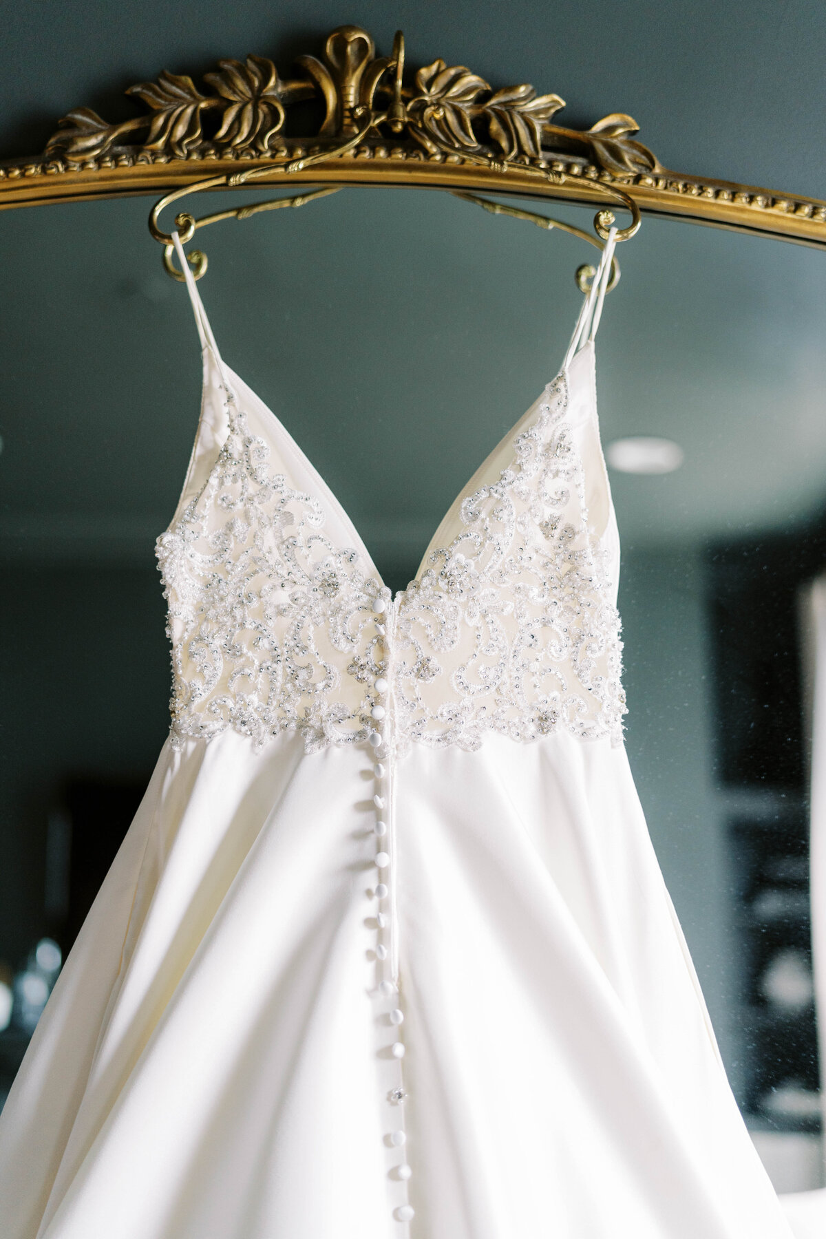 cairnwood-estate-spring-wedding-philadelphia-photographer-bridal-details_006