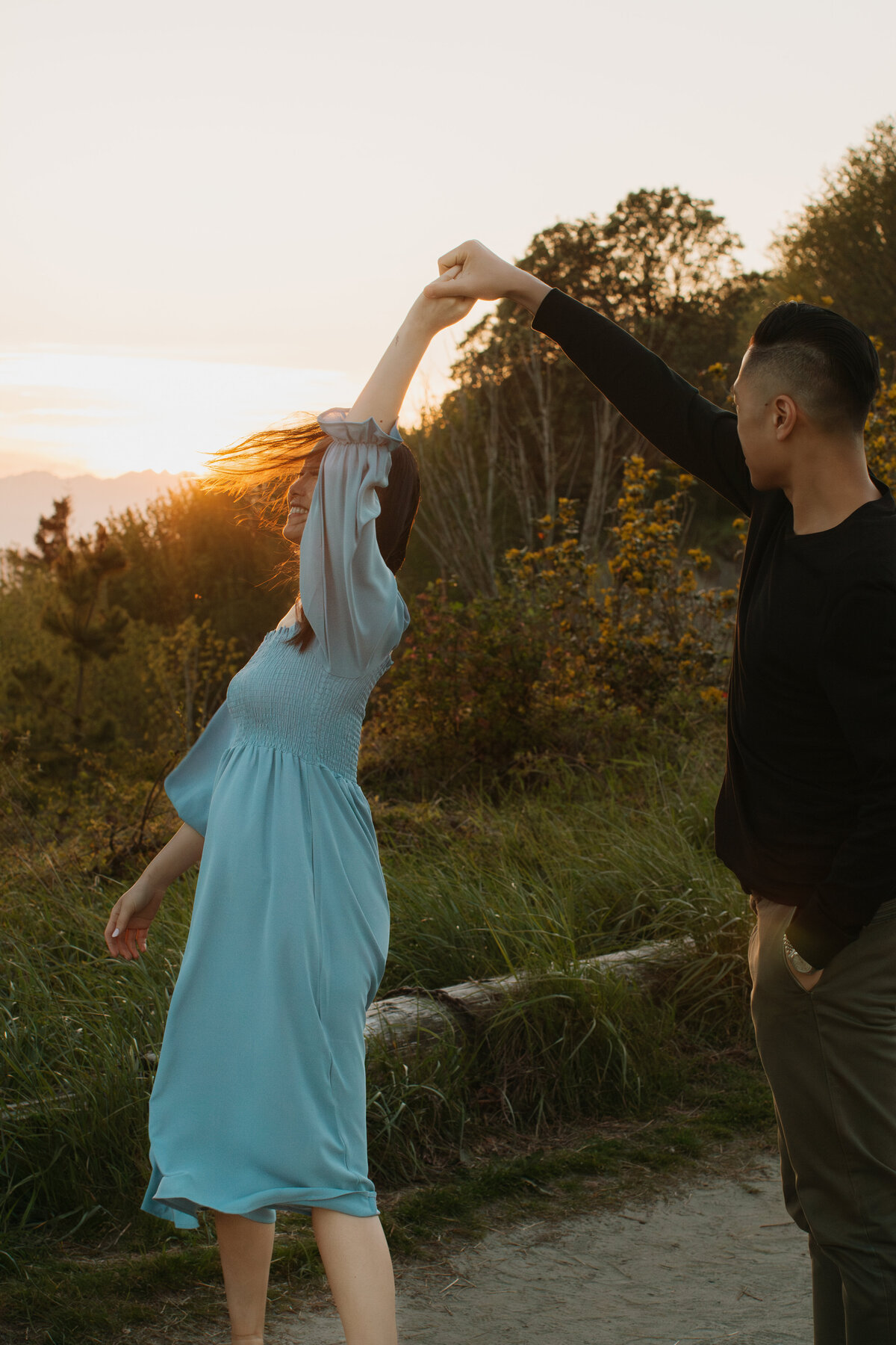 Couples-session-discovery-park-documentary-style-jennifer-moreno-photography-seattle-washington