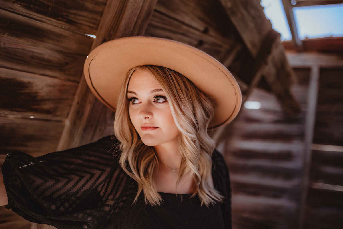 SENIOR BARN SESSION