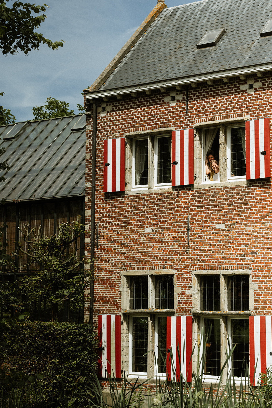Herentals, salon weddings, moody, authentiek, alternatief trouwen,bruid, 2026, elopent, intiem, spontaan, tijdloos, trouwfotograaf, antwerpen - klaarmaken & first look-238