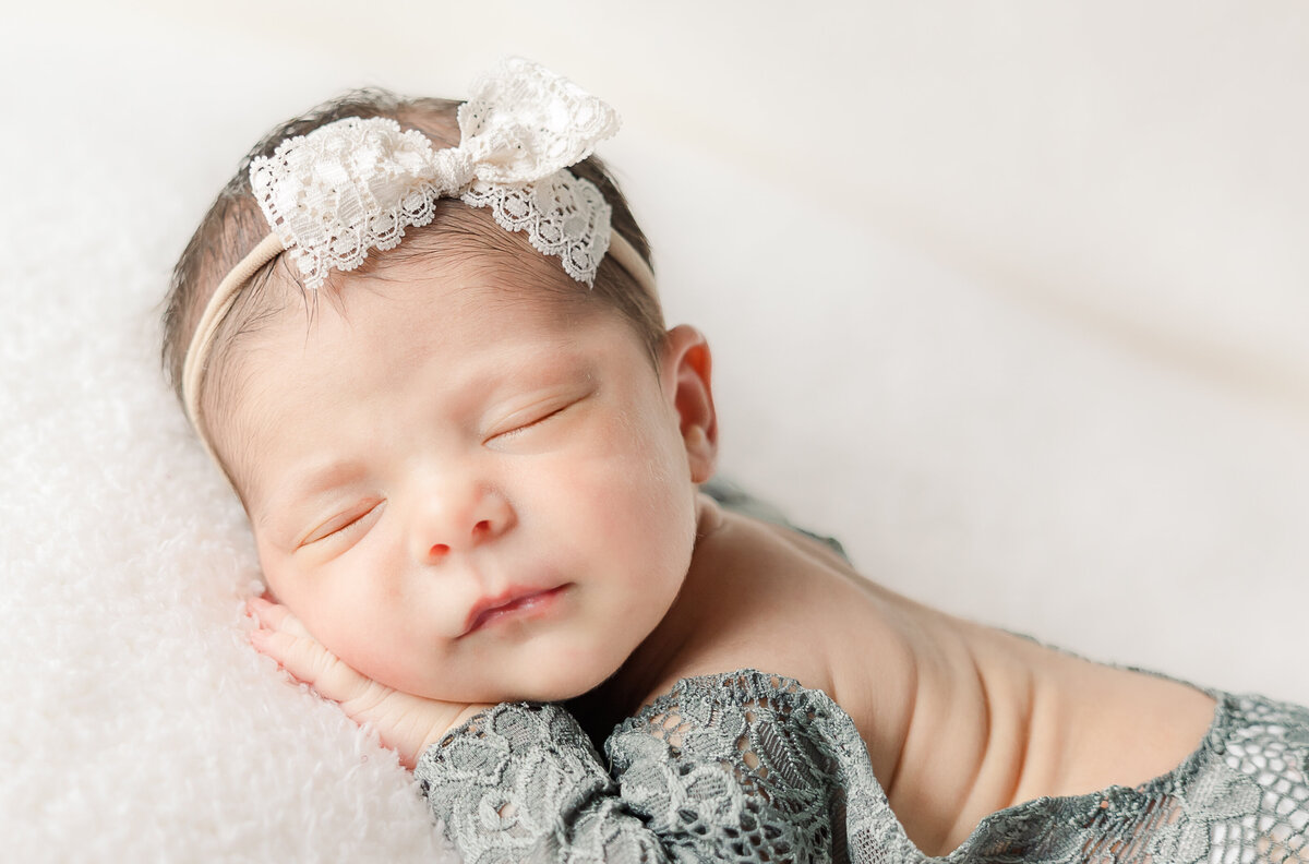 Tampa-newborn-photographer-lace-2
