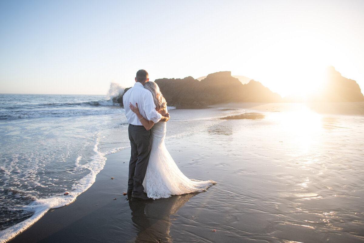 Brookings-Oregon-Elopement-Photographer-Beach-Elopement-Humboldt-Harris-State-Beach-Southern-Oregon-Elopement-Photographer-Parky's-Pics-Coastal-Redwoods-Elopements-9