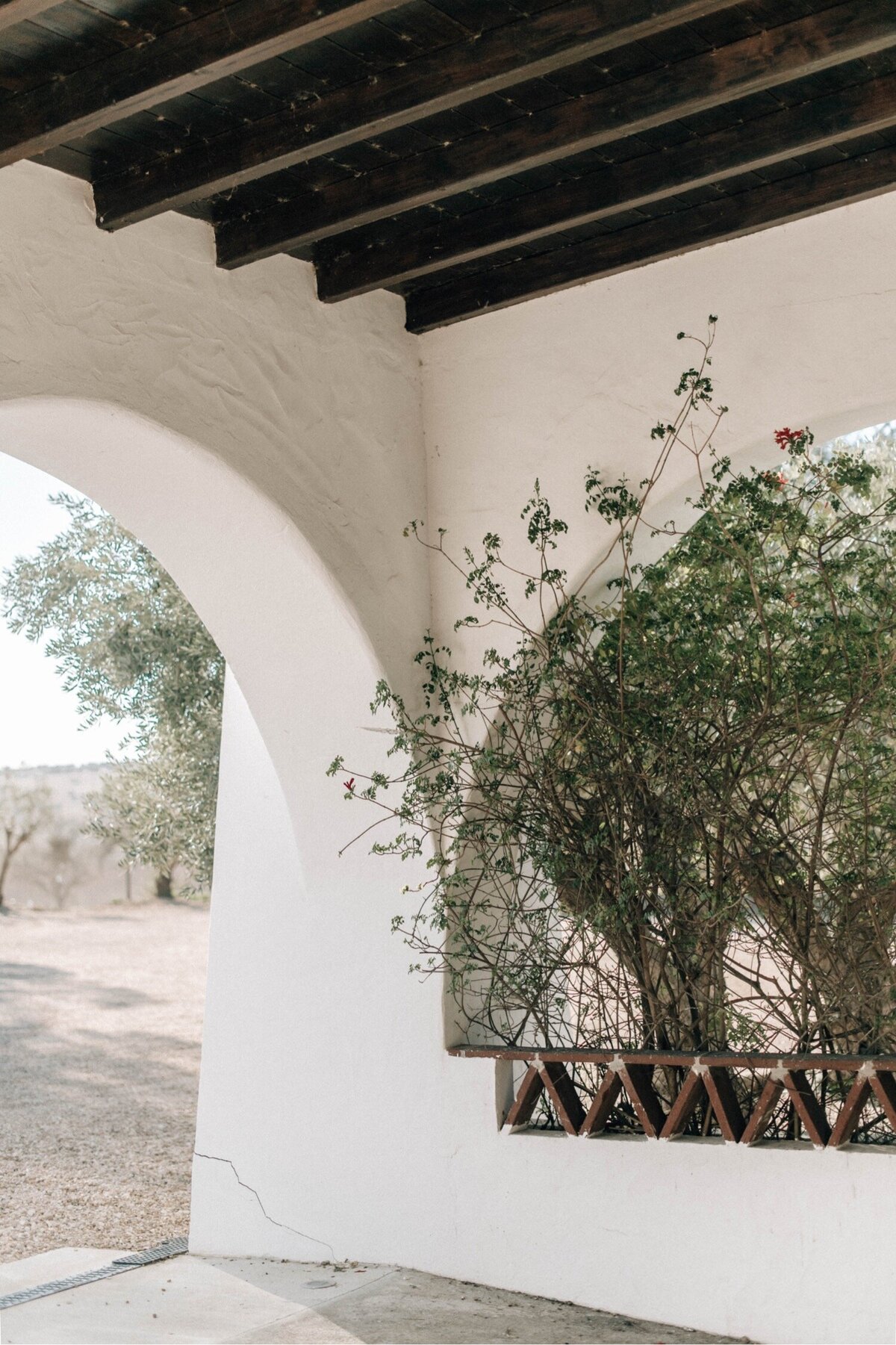01_Flora_And_Grace_Portugal_Editorial_Wedding_Photographer Lisboa_Wedding_Photographer-10_A modern luxury wedding at Malhadina Nova in Portugal in the Alentejo region. Understated elegance and sleek aesthetic captured by Flora and Grace Photography.