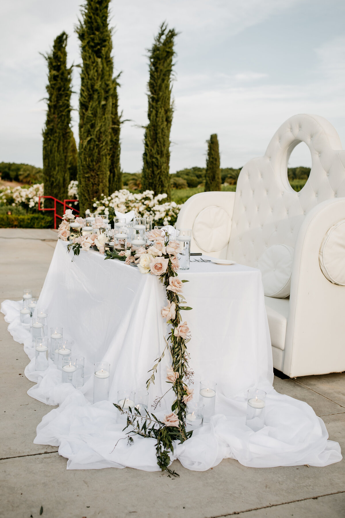 Toca-Madera-Winery-wedding-head-table-flowers