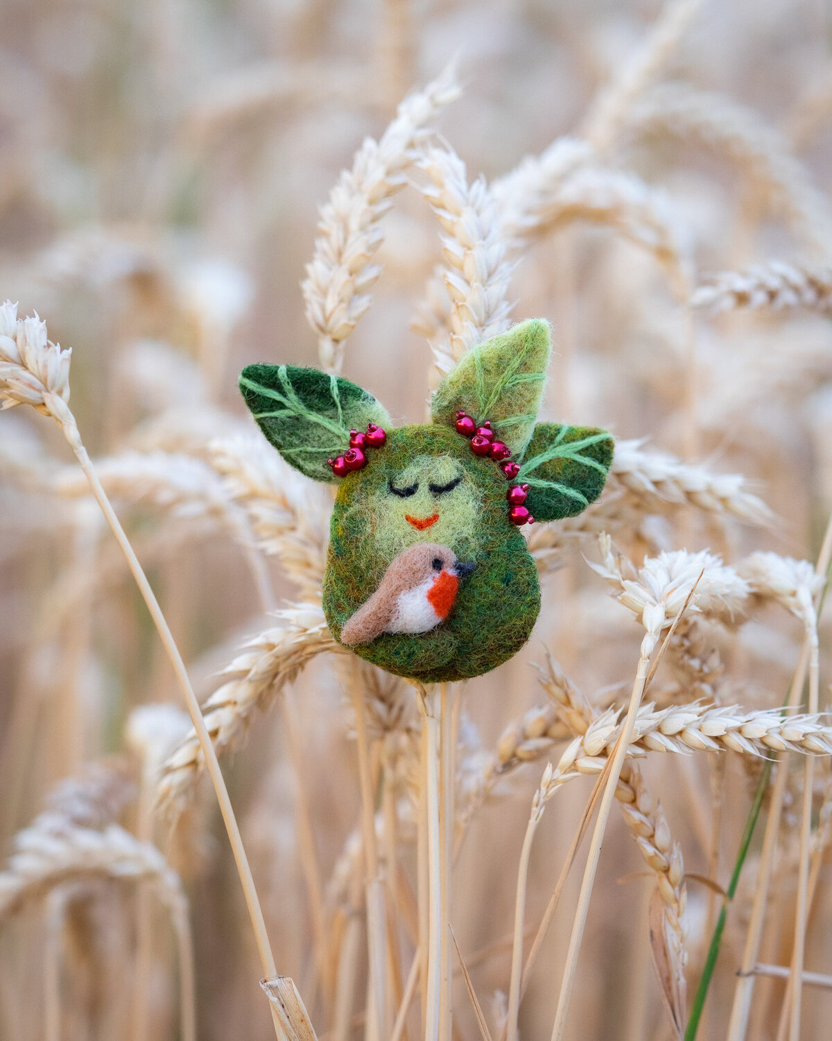 Brož lesní duch plstěná  needlefelting forest spirit brooch