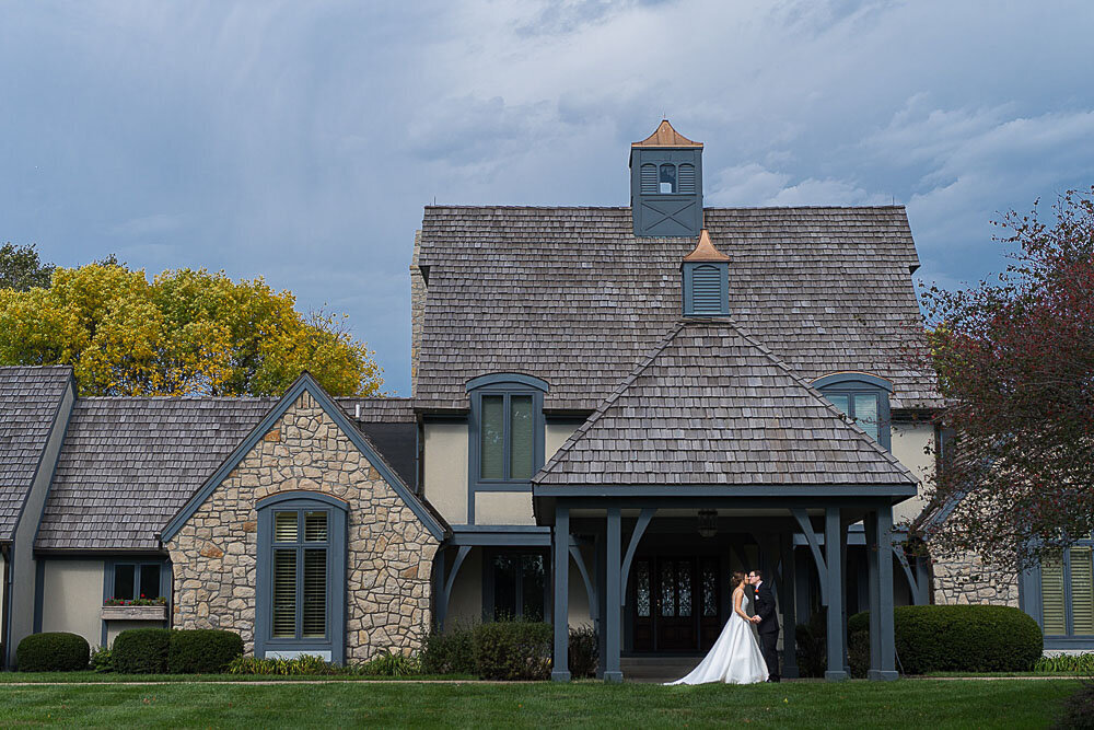 Couples-Wedding-photo-Farm-Wedding-Overland-Park-KS-Wedding-Photos-KC-Wedding-Photographer-Emily-Lynn-Photography_0105