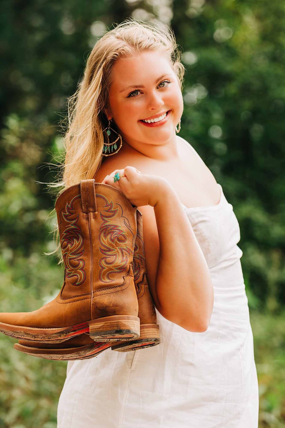 Senior photo of Montana girl holding cowgirl books, Rock Creek