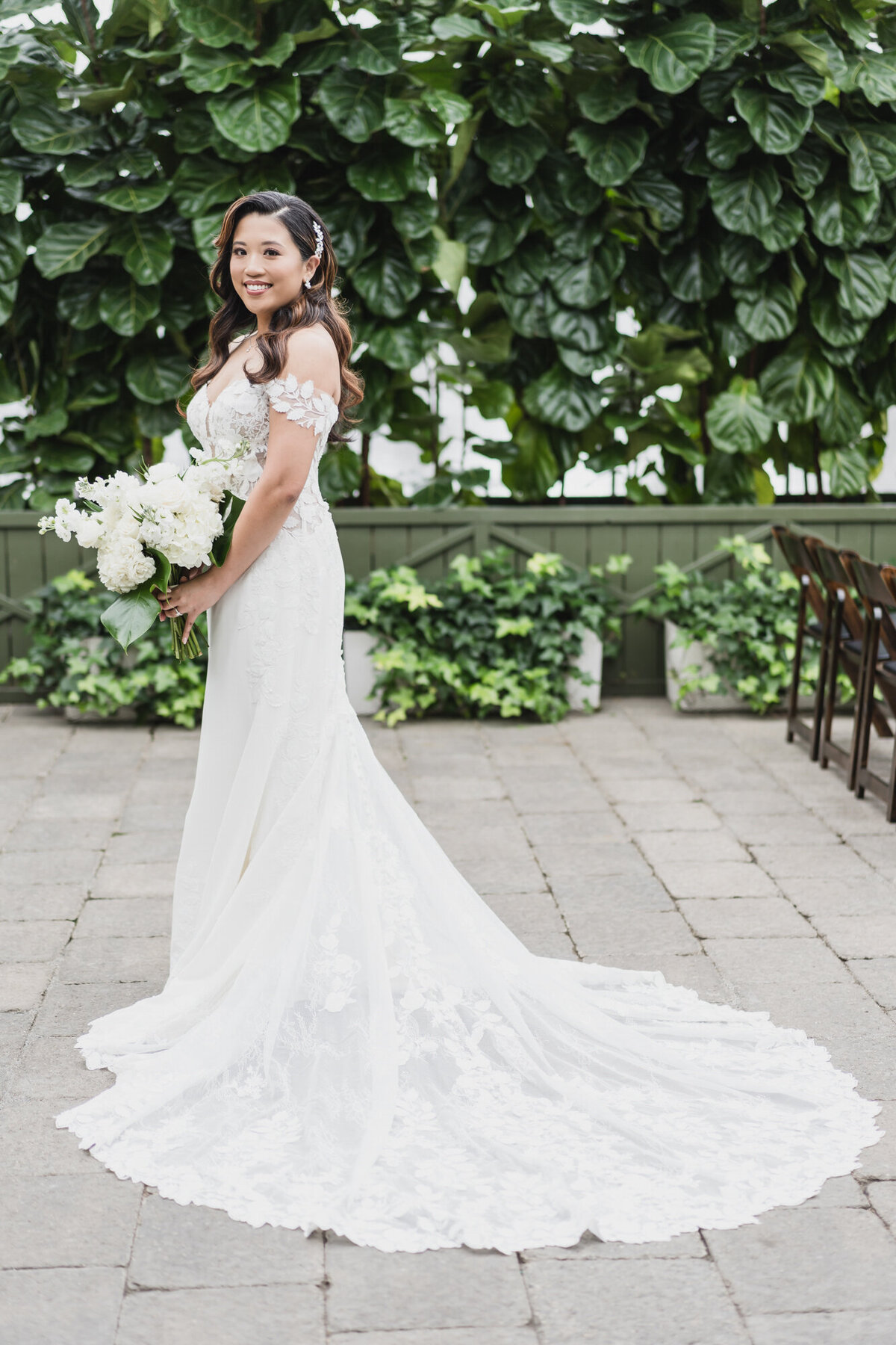 A MAGICAL WINTER PLANTERRA GARDEN WEDDING WITH A GREEN COLOR PALETTE IN WEST BLOOMFIELD, MICHIGAN PROVIDED BY KARI DAWSON PHOTOGRAPHY30