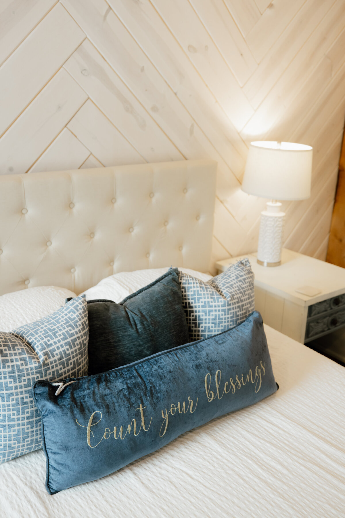 Bear-Ridge-Destination-barndo-suites-rosie-photo-video-20