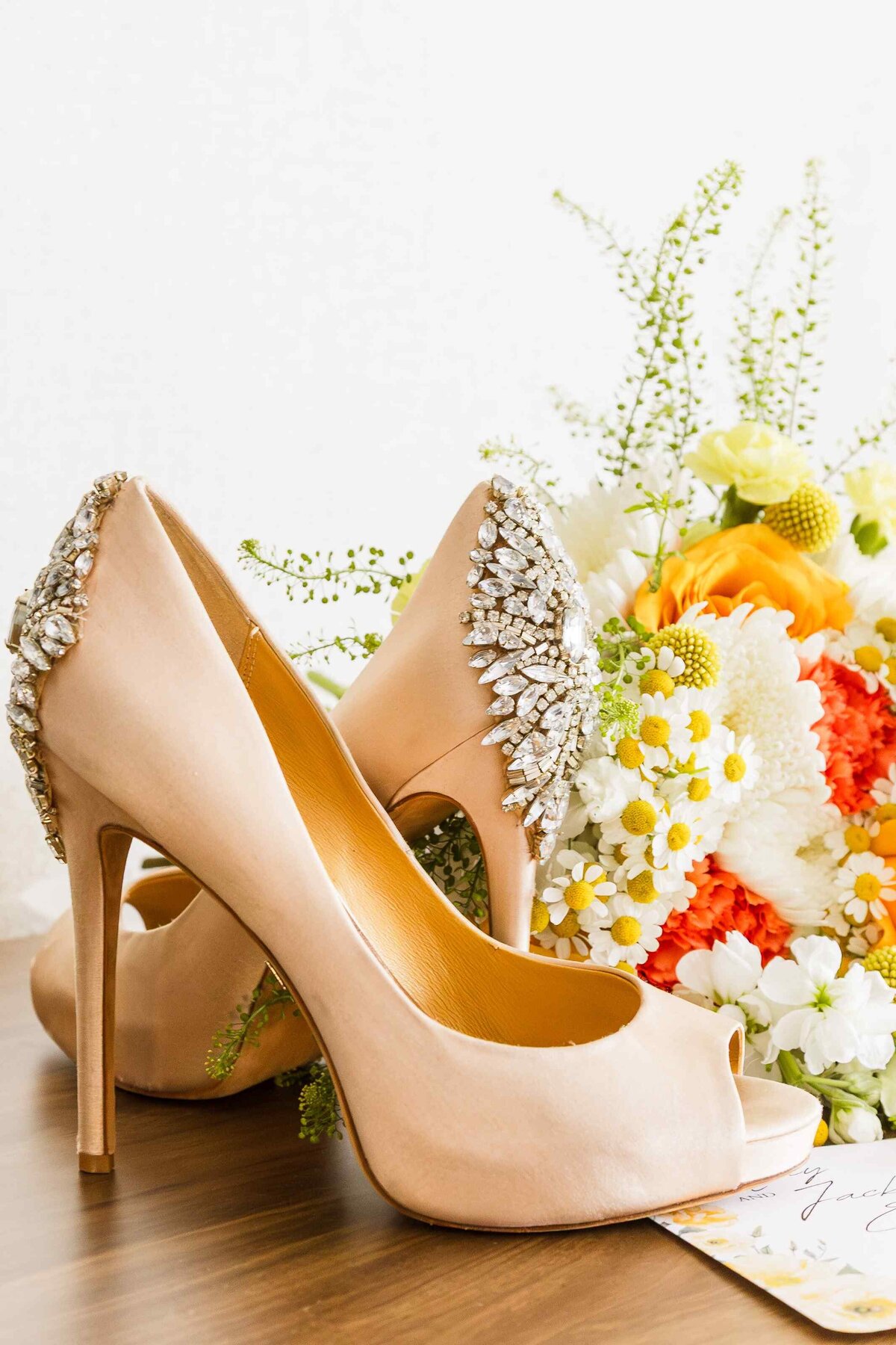 07-elopement-shoes-details