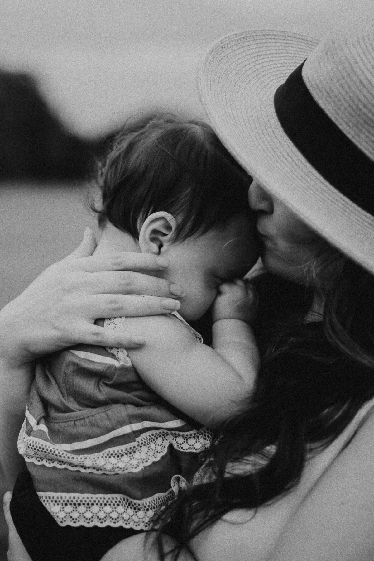 texas-documentary-style-motherhood-family-photos