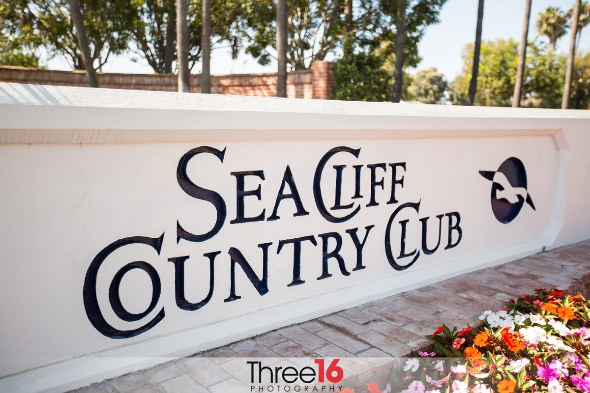 SeaCliff Country Club in Huntington Beach signage