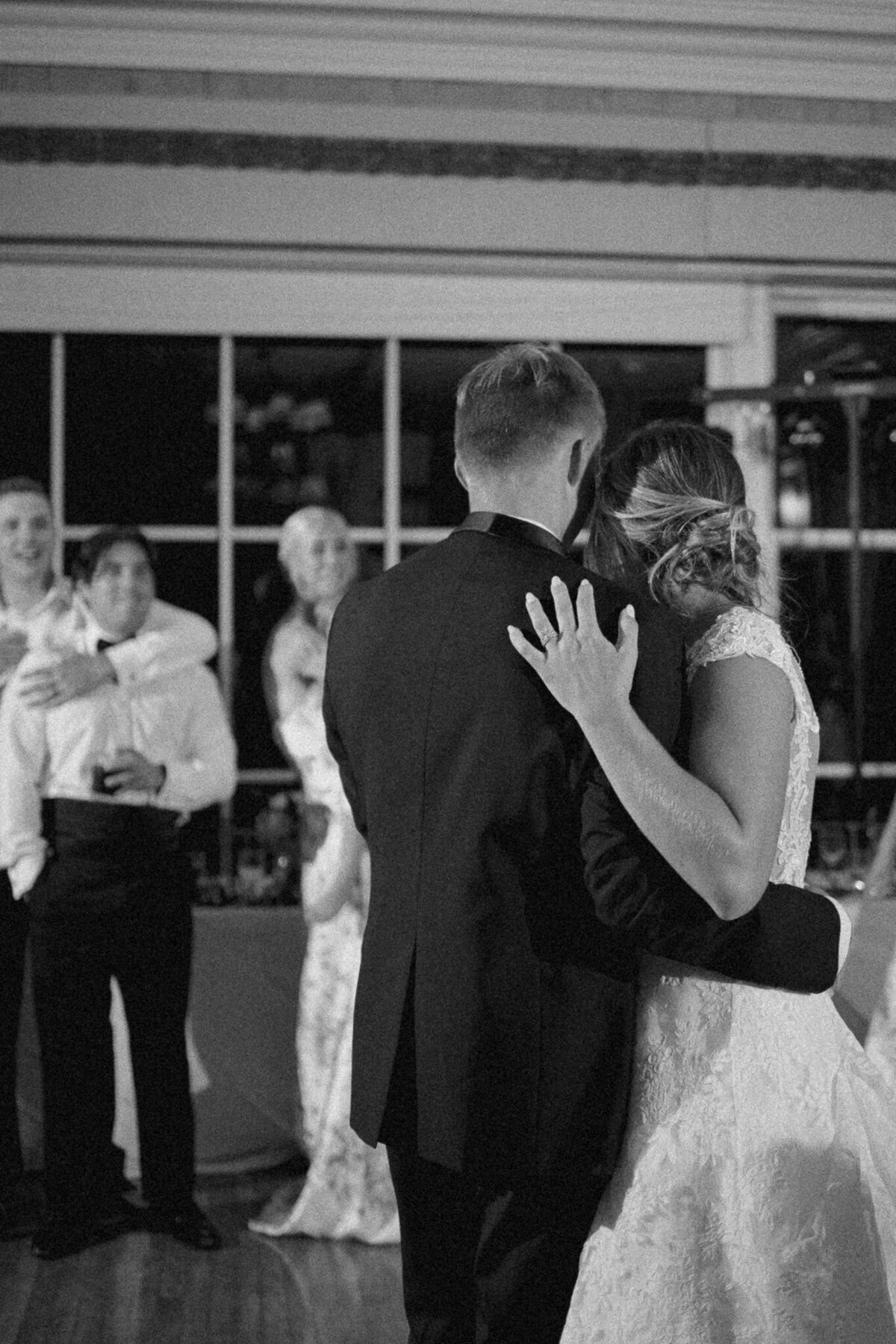 Nichole-Babiez-Photography-Dunham-woods-Geneva-Illinois-Wedding-luxury-editorial-timeless-modern-candid-bride-inspiration-chicago-photographer--125