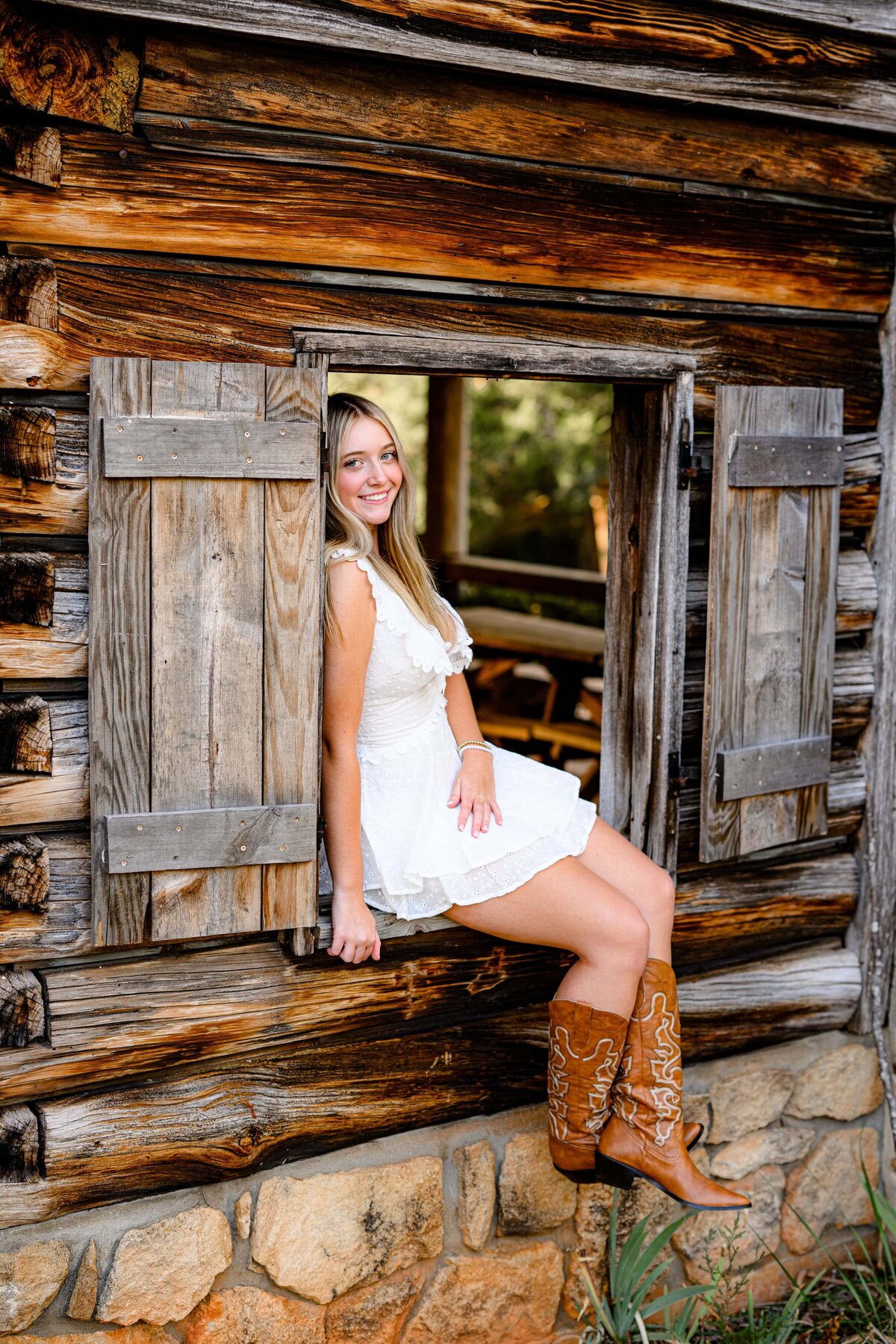Tobi's-Timeless-Treasures-Photography-Seniors-Rae-Cuthbertson-High-School