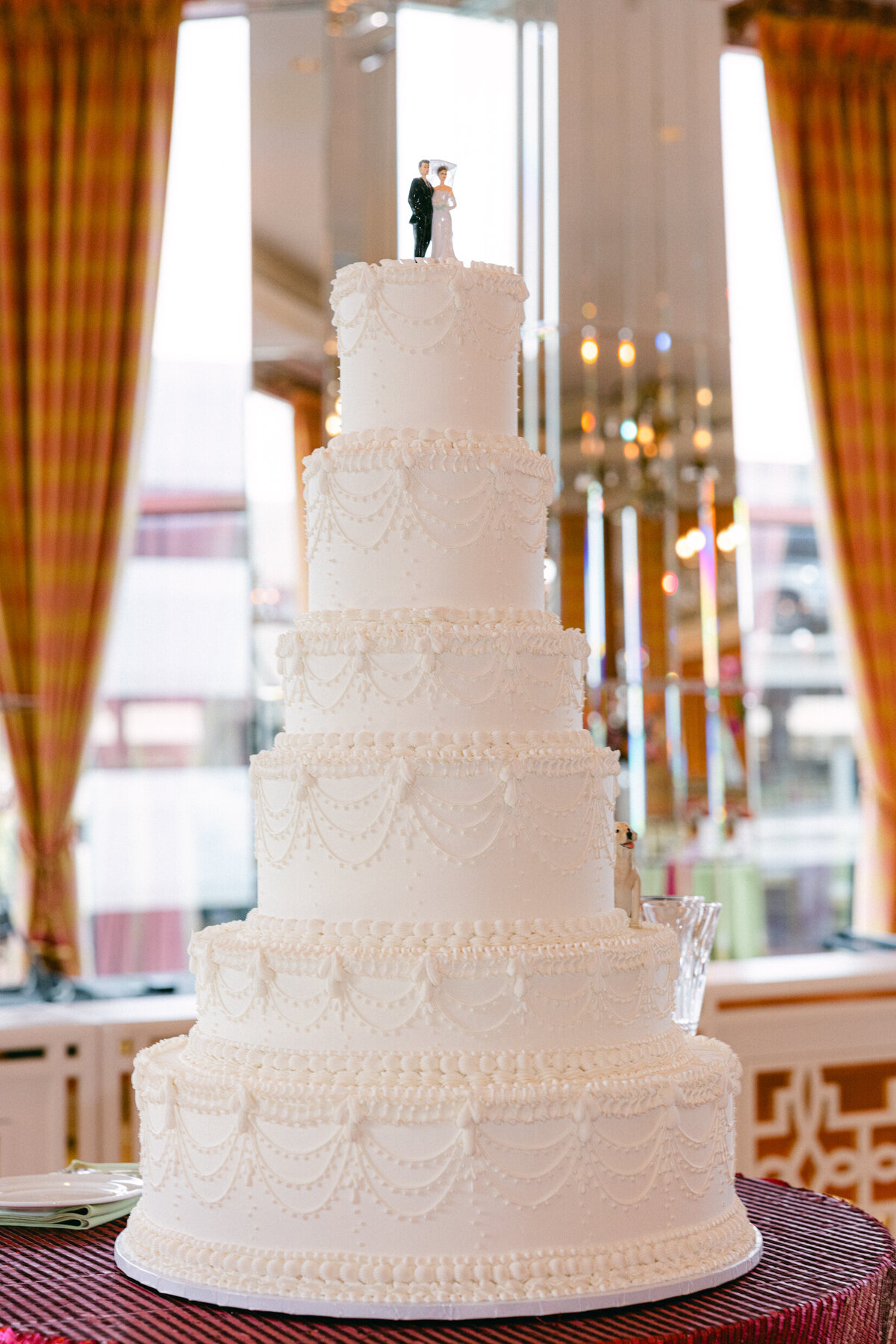 A wedding day photo of the white wedding cake