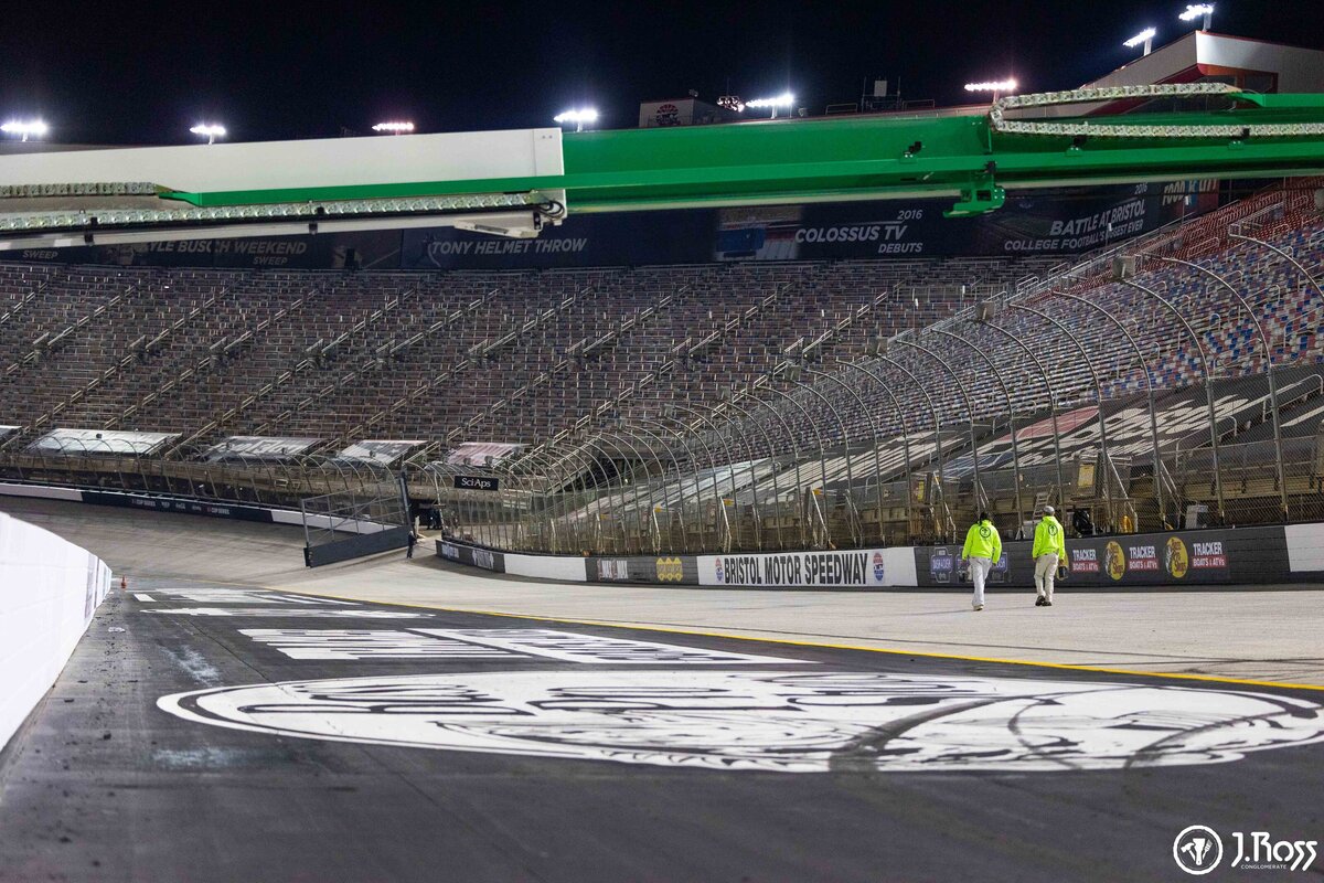 BRISTOL-MOTOR-SPEEDWAY-COMMERCIAL-PAINTING-J.ROSS-19