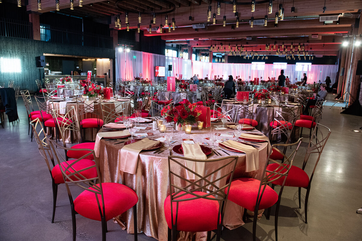 Red-Flowers-for-Fundraiser-Gala-Flora-Nova-Design-Seattle-00001