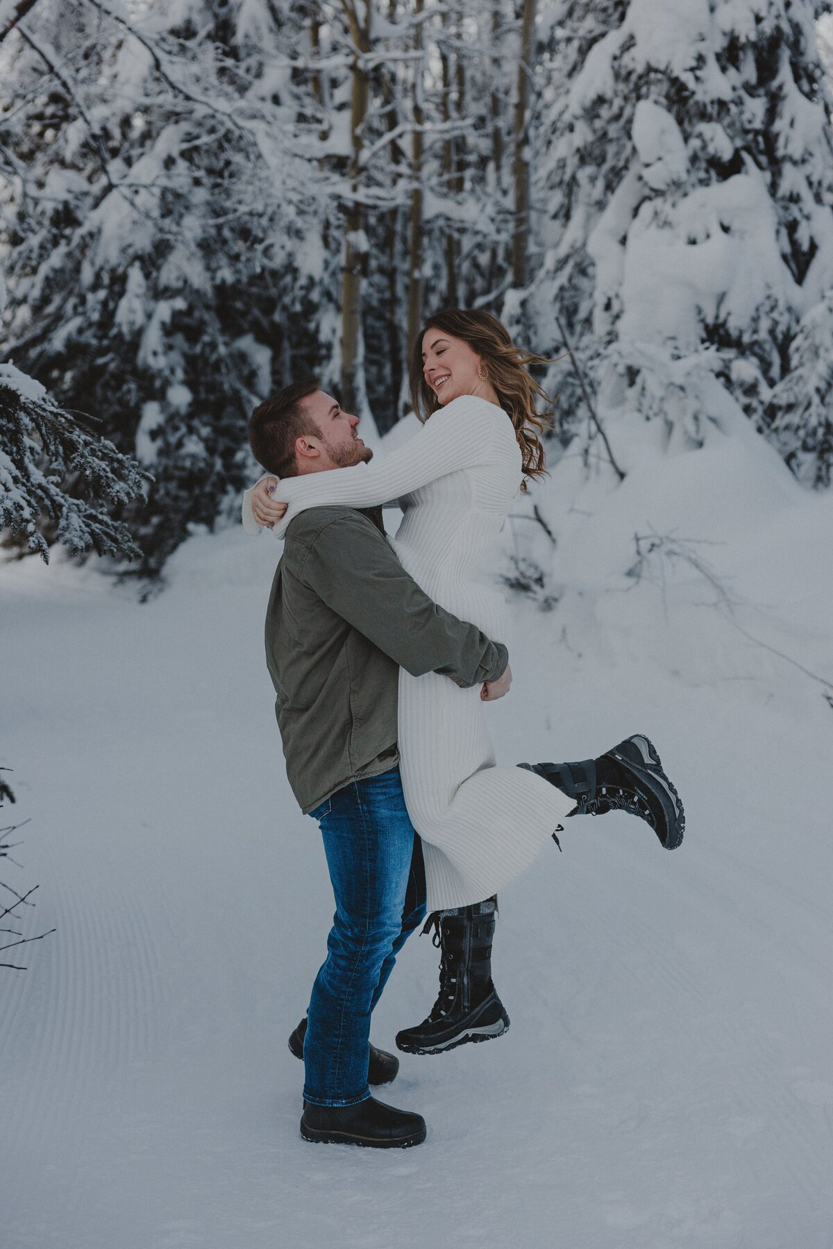 14AlaskaEngagementJessica & Daniel