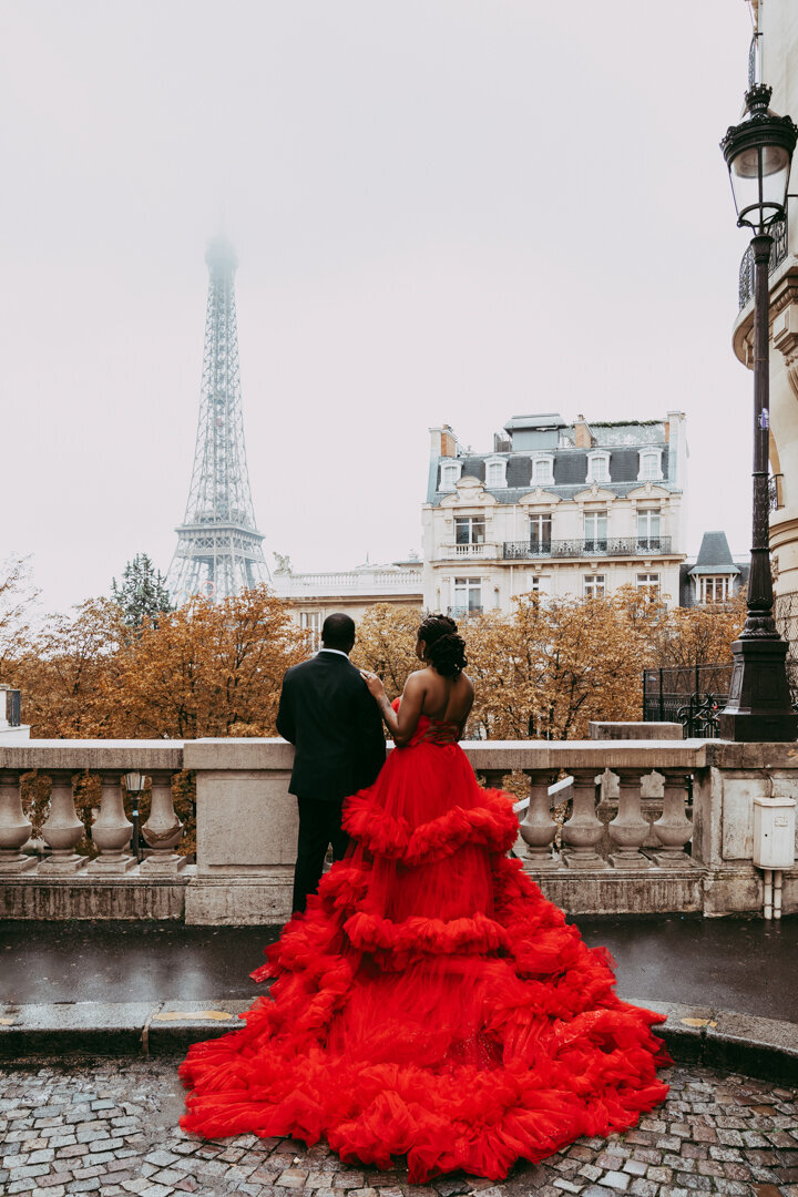 Couple Avenue de Camoens Paris, romantic Eiffel Tower view, couple photography session