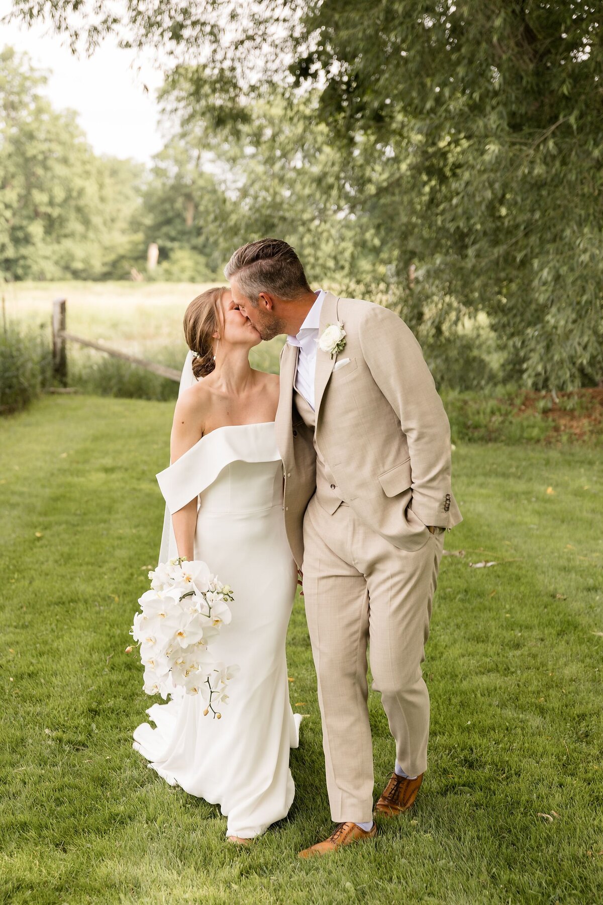 Stephanie and Garrett Wedding Sneak Peeks - Dylan and Sandra Photography -42