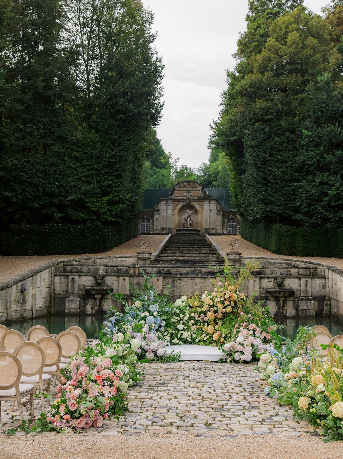 Chateau-de-Villette-wedding-florist-Floraison