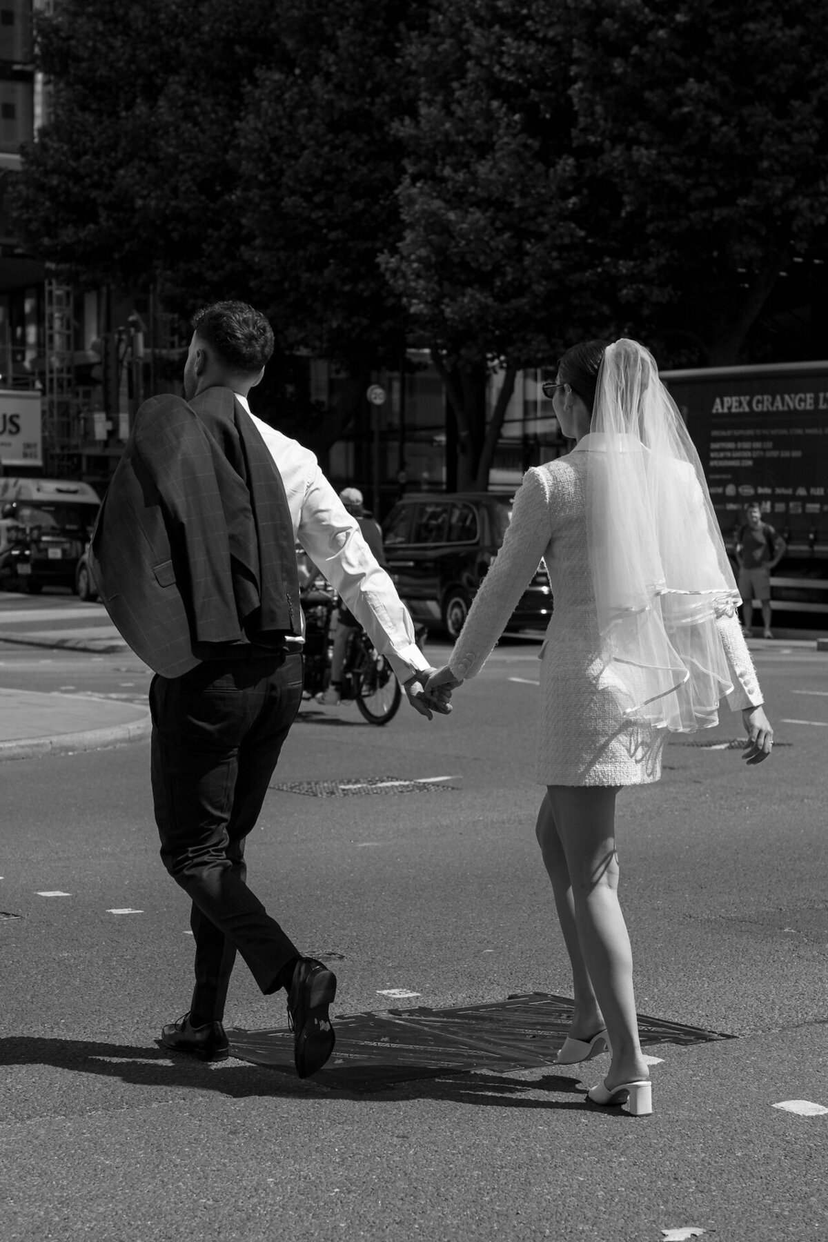 TheHoxtonHotel-timeless-romantic-luxury-wedding-modern-groom-london-bride-londonwedding-walking-photography