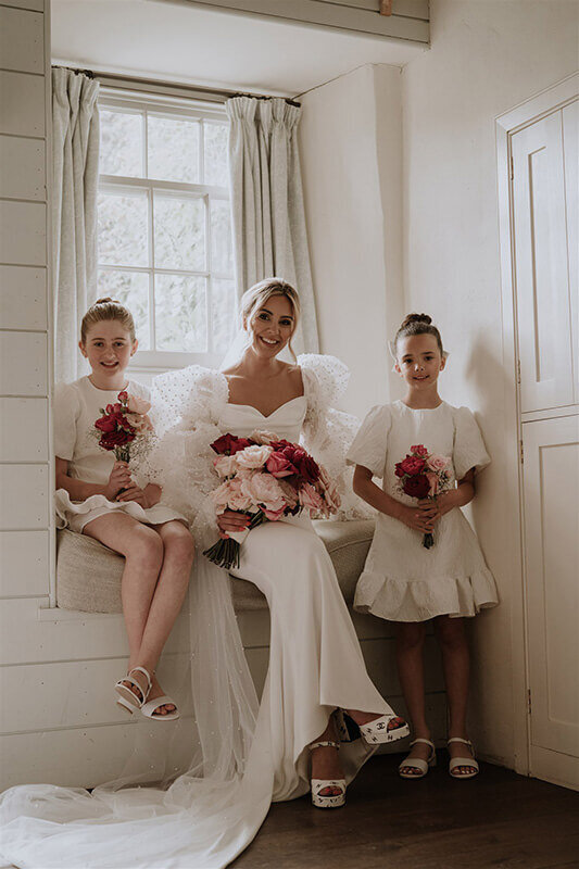 Red and pink roses bridesmaid bouquets-223