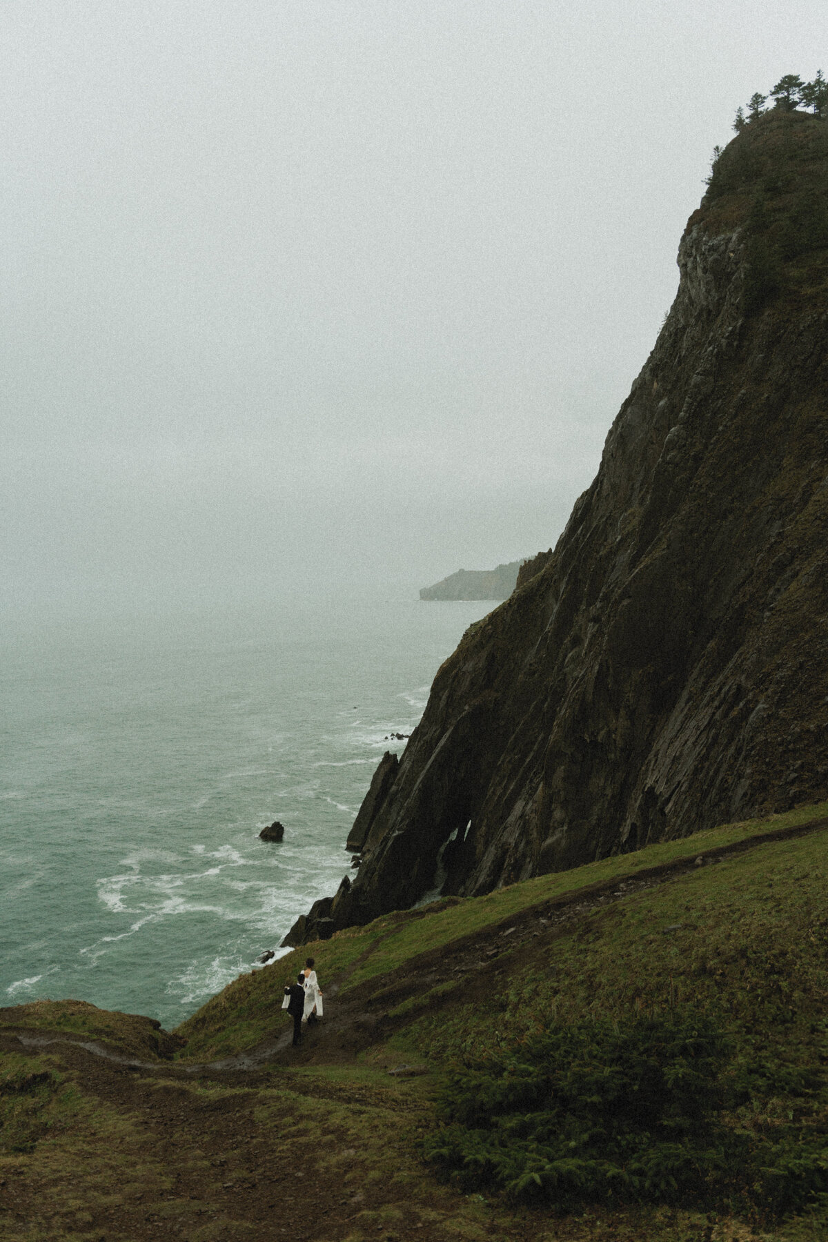 elopement oregon cliff - lizarrietaphotography-47