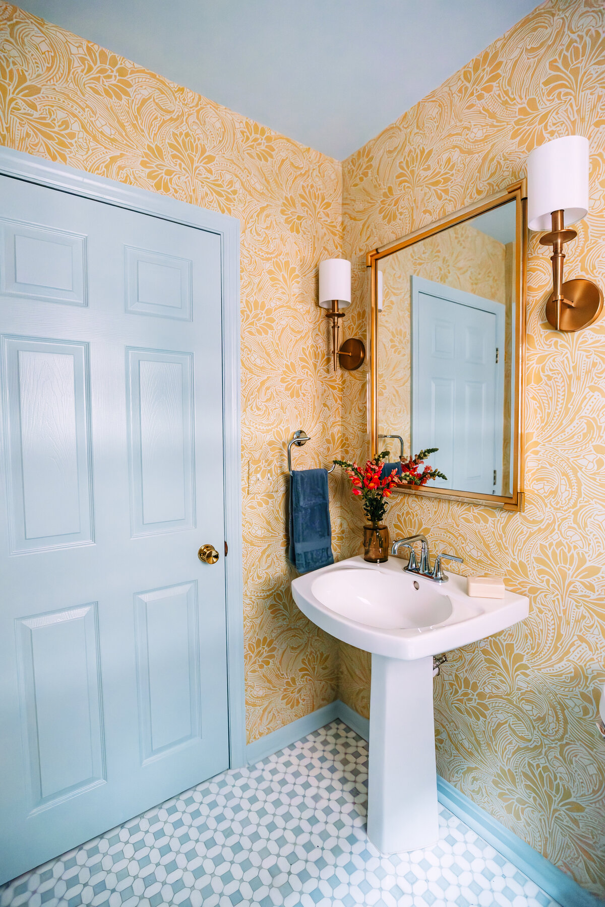 powder-bathroom-wallpaper-ideas