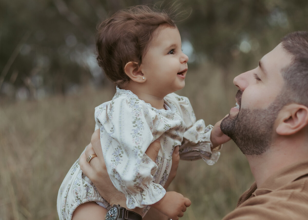 Sydney-Family-photography-Grassy-field-natural-light-01