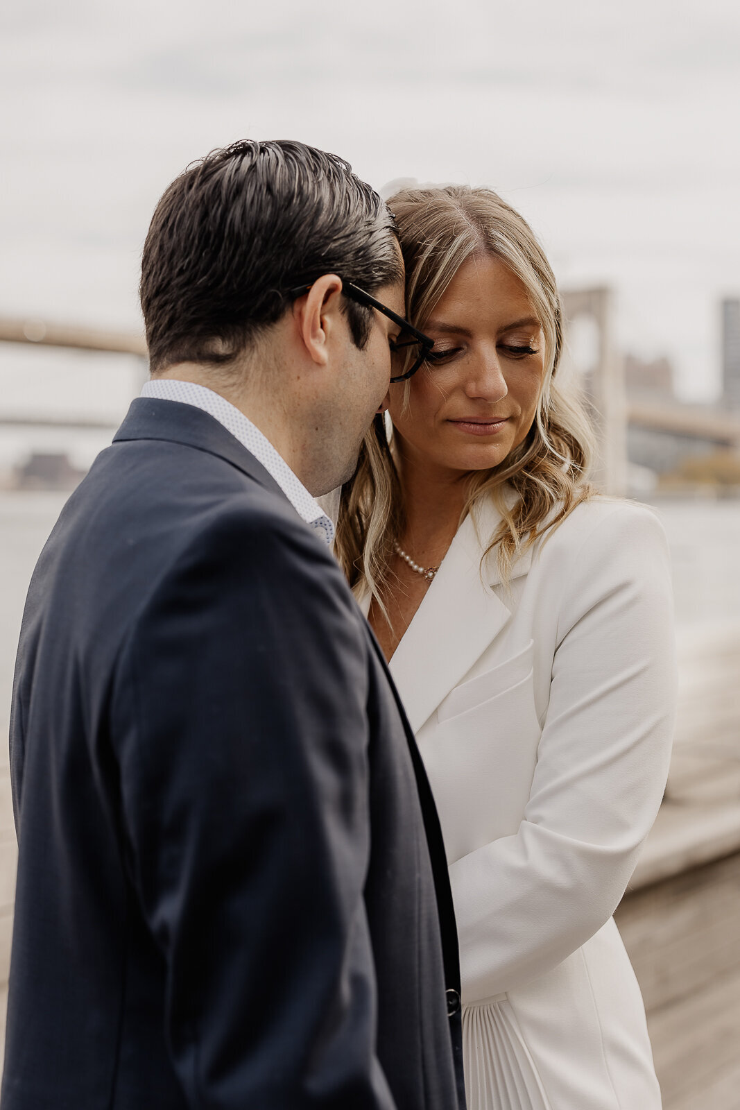 intimate wedding photographer brooklyn bridge