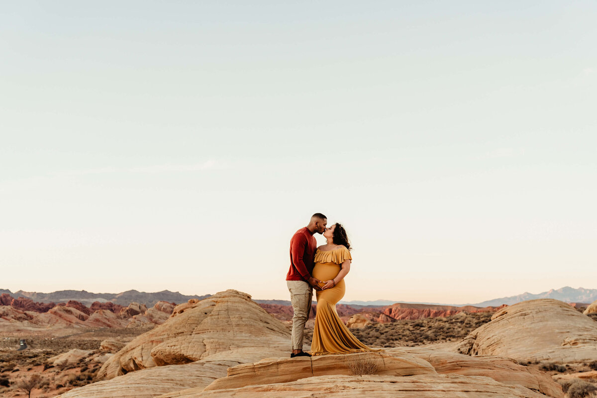 couples-maternity-session-las-vegas