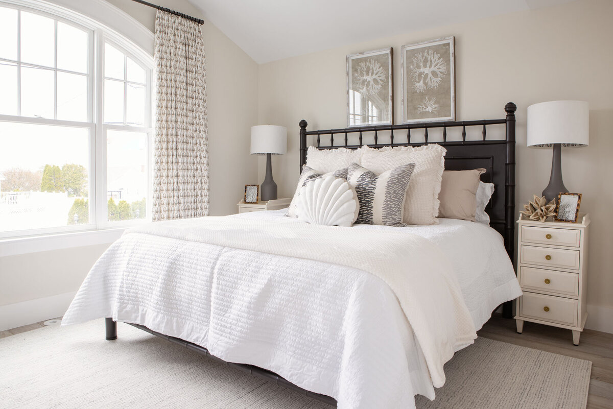 005-neutral-coastal-bedroom-custom-drapery