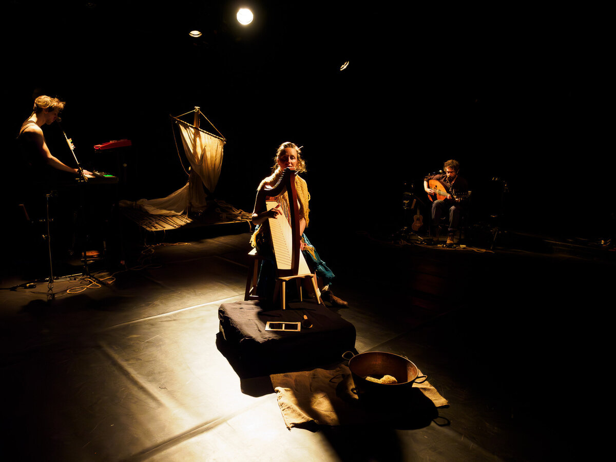 MATTEA Idée originale, interprétation Alexandra Lacour : texte Laura Léoni : mise en scène Sébastien Bonnabel : concept musical et sonore Alexandra Lacour, Ulysse Chaffin_4080044-2-Enhanced-NR